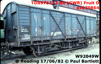 TDB975173_Fruit_D_ex W92049, 070864_at Reading Cattle pen sidings 82-06-17_m_