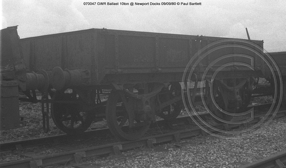 070047 GWR Ballast 10ton @ Newport Docks 80-09-09 � Paul Bartlett w