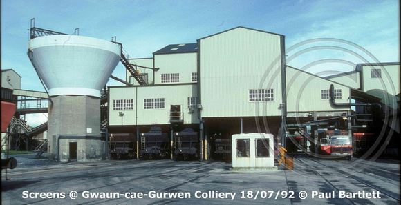 2 Screens Gwaun-cae-Gurwen Colliery 92-07-18 © P Bartlett [3w]