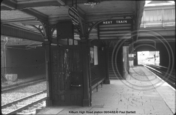 Kilburn High Road station 68-04-06 � Paul Bartlett w
