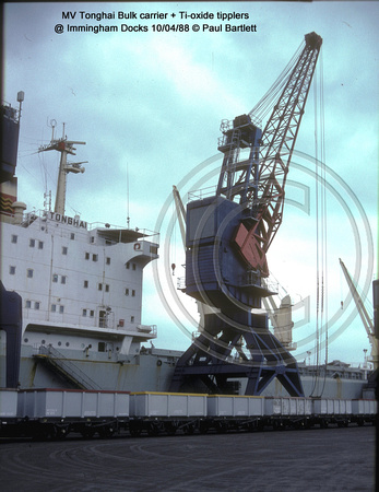 MV Tonghai Bulk carrier @ Immingham Docks 88-04-10 � Paul Bartlett [2w]