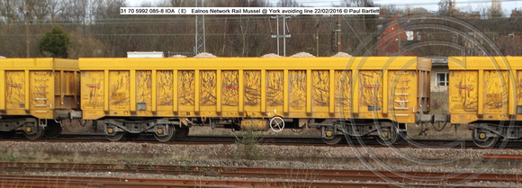 31 70 5992 085-8 IOA (E) Ealnos Network Rail Mussel York @ York avoiding line 2016-02-22 © Paul Bartlett w