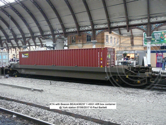 KTA Touax Rail Ltd 'Pocket' Container Wagon + Beacon BEAU436237 1 45G1 40ft box container @ York station 2017-06-07 © Paul Bartlett [1]