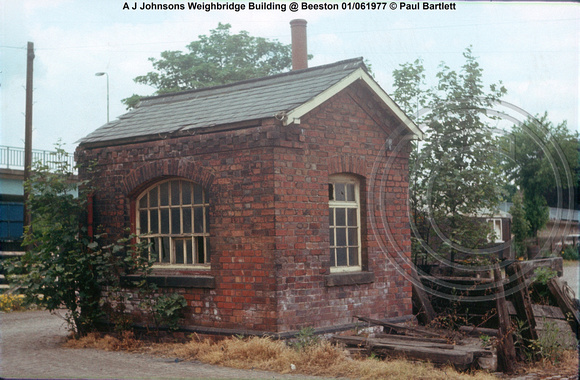 A J Johnsons Weighbridge Building @ Beeston1977-06-01 © Paul Bartlett [2w]