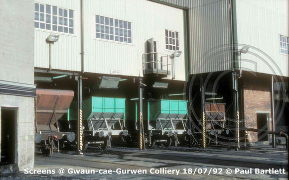 2 Screens Gwaun-cae-Gurwen Colliery 92-07-18 © P Bartlett [2w]