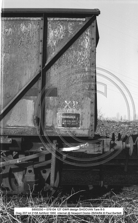 B850250 = 076104 GWR des SHOCVAN  internal @ Newport Docks 84-04-26 © Paul Bartlett [8w]
