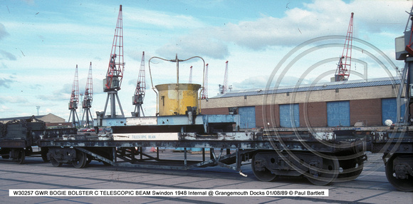 W30257 BOGIE BOLSTER C Internal @ Grangemouth Docks 89-08-01 � Paul Bartlett w