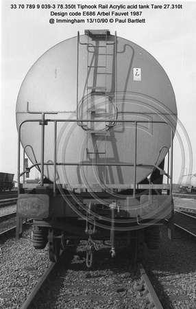 33 70 789 9 039-3 Tiphook Rail Acrylic acid tank Design code E686 @ Immingham 90-10-13 � Paul Bartlett [08w]