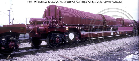 609031 FAA EWS Bogie Container Well Flat @ York Thrall Works 99-04-18 � Paul Bartlett w