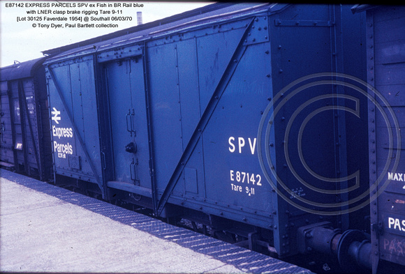 E87142 EXPRESS PARCELS SPV ex Fish @ Southall 70-03-06 � Tony Dyer, Paul Bartlett collection w