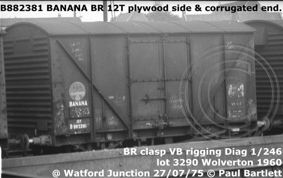 B882381_BANANA__m_at Watford Junction 75-07-27