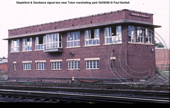 Stapleford & Sandiacre signal box 98-08-30 � Paul Bartlett w