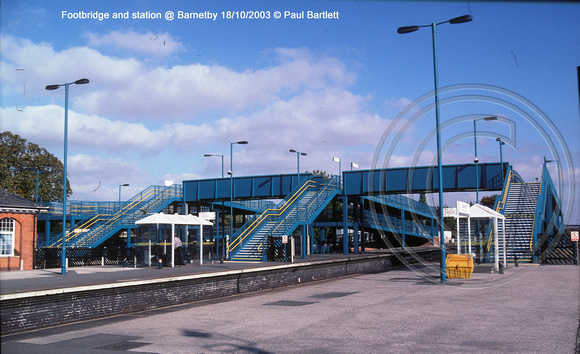 Footbridge and station @ Barnetby 2003-10-18 � Paul Bartlett [1w]