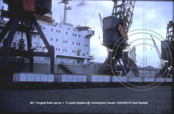 MV Tonghai Bulk carrier @ Immingham Docks 88-04-10 � Paul Bartlett [1w]