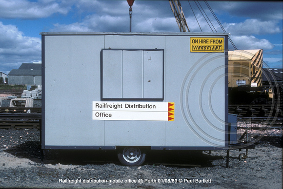 Railfreight distribution mobile office @ Perth 89-08-01 � Paul Bartlett w