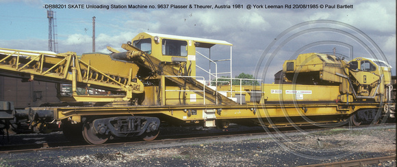 DR88201 P & T Unloading Station @ York Leeman Rd 1985-08-20 � Paul Bartlett w