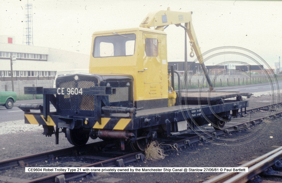 CE9604 - Robel Type 21 with crane @ Stanlow 81-06-27 � Paul Bartlett w