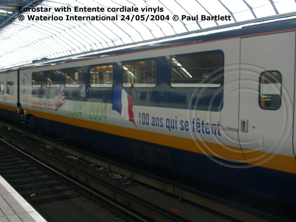 Entente cordiale vinyls @ Waterloo International 2004-05-24 © Paul Bartlett [01]