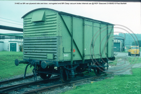 31482 ex BR van plywood side and door, corrugated end BR Clasp vacuum brake Internal use @ ROF Glascoed 92-08-21 © Paul Bartlett w
