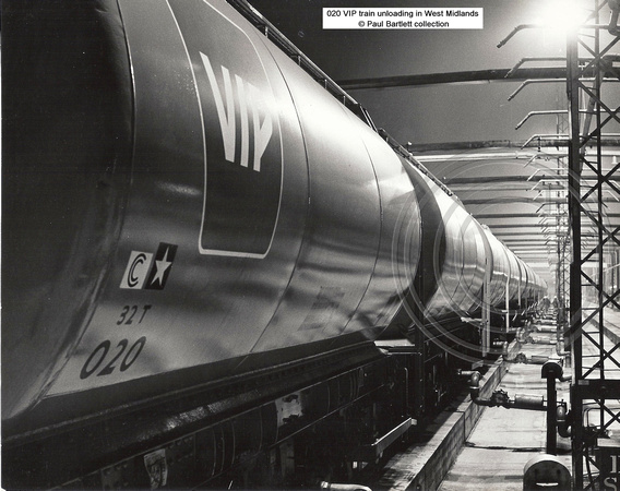 020 VIP train unloading in West Midlands � Paul Bartlett collection w