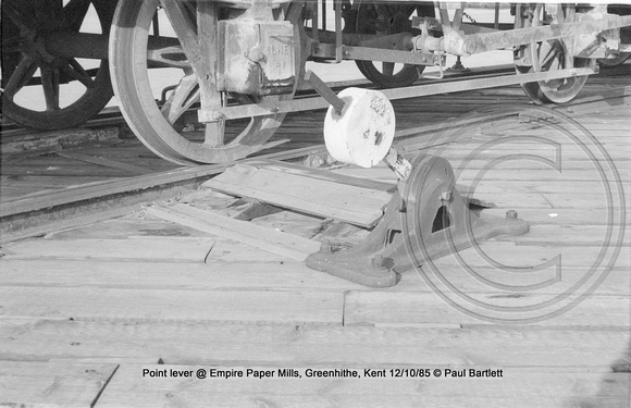 Point lever @ Empire Paper Mills, Greenhithe, Kent 85-10-12 © Paul Bartlett w