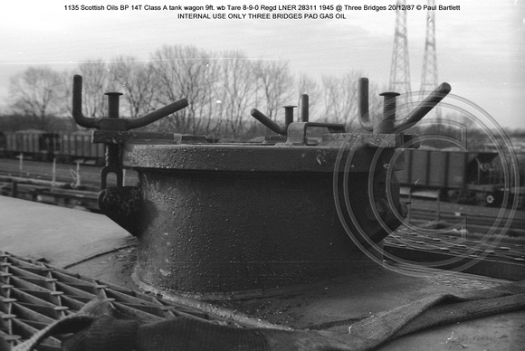 1135 Scottish Oils BP built 1945 @ Three Bridges 87-12-20 � Paul Bartlett [02w]