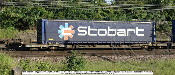 33 68 4909 501-1 Sffggmrrss IKA AAE Megafret twin low floor intermodal container wagon + TESU4503417 Type LLP9 Stobart @ York Holgate Junction 2023-06-02 © Paul Bartlett w