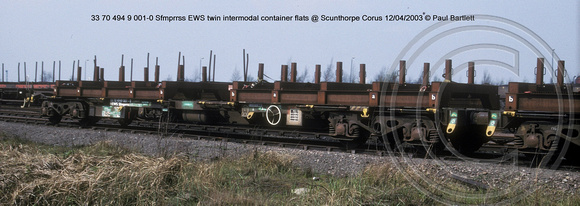 33 70 494 9 001-0 Sfmprrss EWS twin intermodal container flats @ Scunthorpe Corus 2003-04-12 � Paul Bartlett [1w]