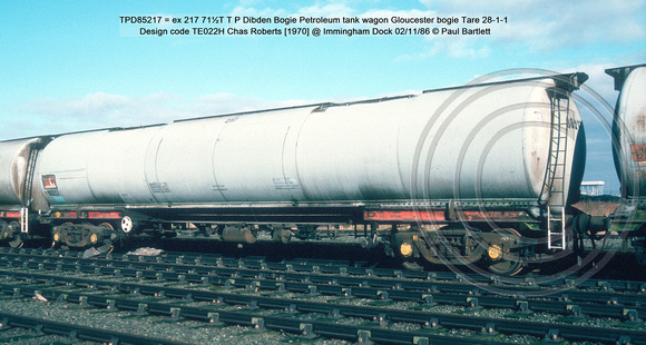 TPD85217 = ex 217 T P Dibden Bogie Petroleum tank wagon Gloucester bogie Design code TE022H Chas Roberts [1970] @ Immingham Dock 86-11-02 © Paul Bartlett w