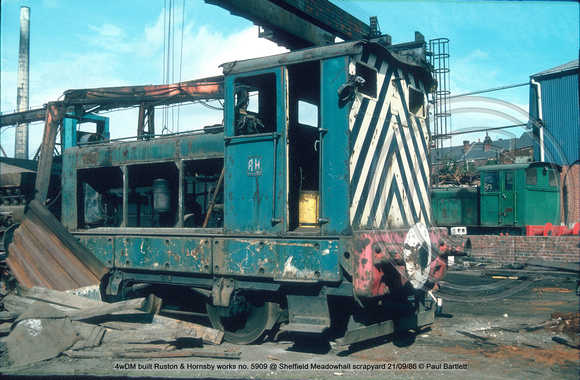 4wDM built Ruston & Hornsby no. 5909 @ Sheffield Meadowhall scrapyard 86-09-21 © Paul Bartlett