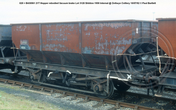 020 = B430561 21T Hopper rebodied Vacuum brake Lot 3120 Shildon 1958 Internal @ Onllwyn Colliery 92-07-18 © Paul Bartlett w