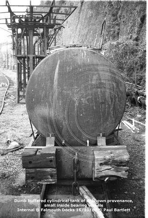 Dumb buffered tank Internal @ Falmouth Docks 88-10-16 © Paul Bartlett [06w]