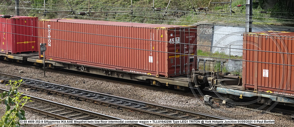33 68 4909 352-9 Sffggmrrss IKA AAE Megafret twin low floor intermodal container wagon + TLLU1642296 Type LEG1 TRITON @ York Holgate Junction 2021-05-01 © Paul Bartlett W