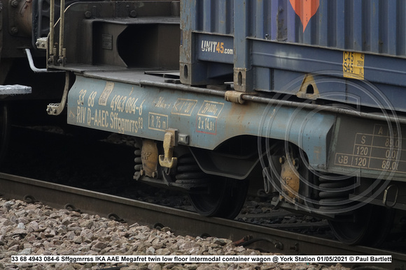 33 68 4943 084-6 Sffggmrrss IKA AAE Megafret twin low floor intermodal container wagon @ York Station 2021-05-01 © Paul Bartlett w