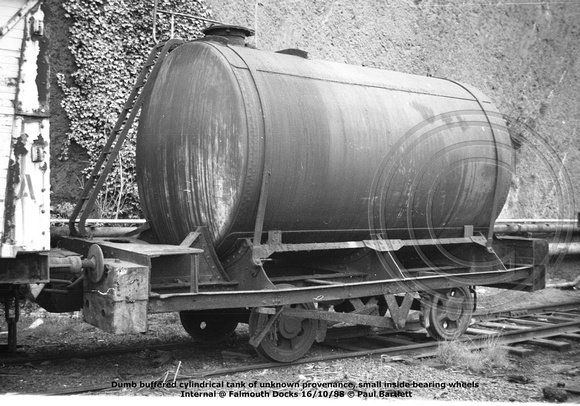 Dumb buffered tank Internal @ Falmouth Docks 88-10-16 © Paul Bartlett [01w]