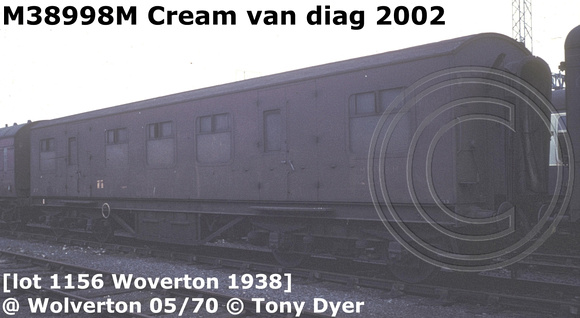 M38998M Cream van at Wolverton 70-05
