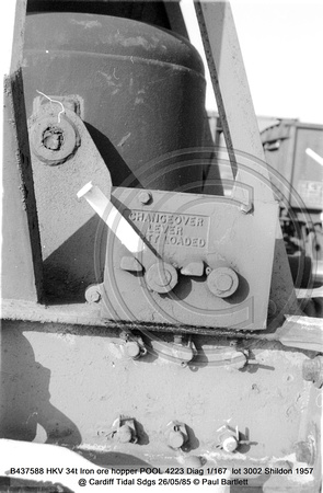 B437588 HKV 34t Iron ore hopper POOL 4223 Diag 1-167 lot 3002 Shildon 1957 @ Cardiff Tidal Sdgs 85-05-26 © Paul Bartlett [7w]