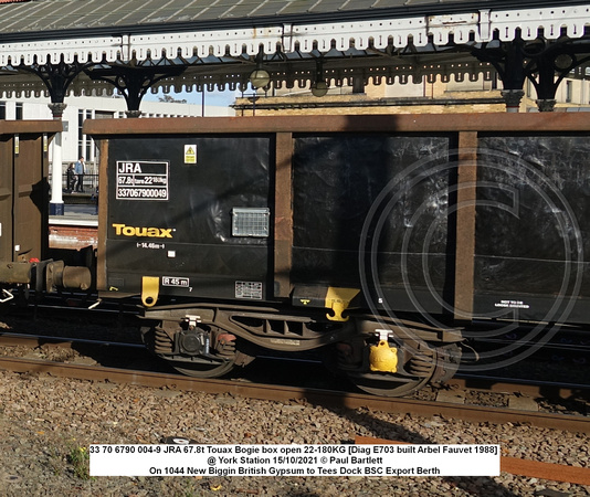 33 70 6790 004-9 JRA 67.8t Touax Bogie box open 22-180KG [Diag E703 built Arbel Fauvet 1988] @ York Station 2021-10-15 © Paul Bartlett [2w]