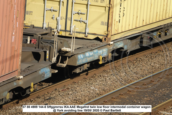 37 80 4909 144-0 Sffggmrrss IKA AAE Megafret twin low floor intermodal container wagon @ York avoiding line 2020-05-19 © Paul Bartlett w