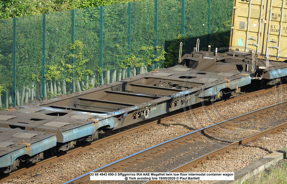 33 68 4943 090-3 Sffggmrrss IKA AAE Megafret twin low floor intermodal container wagon @ York avoiding line 2020-05-19 © Paul Bartlett [3w]