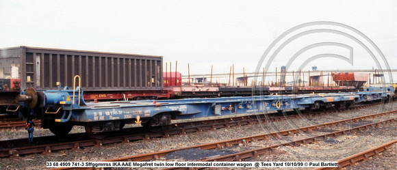 33 68 4909 741-3 Sffggmrrss IKA AAE Megafret twin low floor intermodal container wagon  @ Tees Yard 99-10-10 © Paul Bartlett[1w]