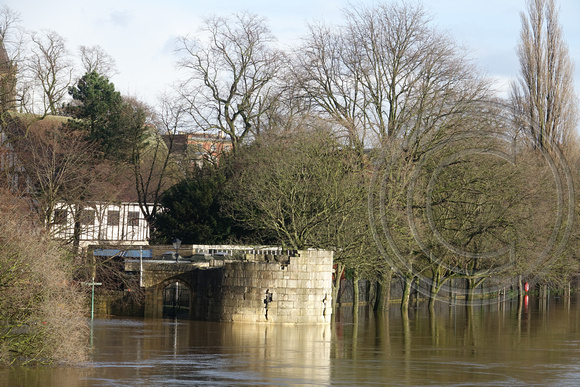 CRI01363 Flood from Scarborough rail bridge 2020-02-16  © Paul Bartlett