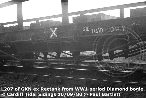 L207 GKN WW1 Retank internal @ Cardiff Tidal Sidings 80-09-10 [3]
