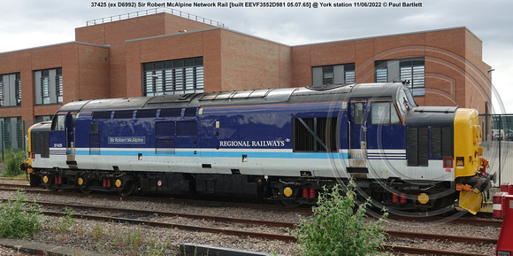37425 (ex D6992) Sir Robert McAlpine Network Rail built EEVF3552D981 05.07.65 @ York station 2022-06-11 © Paul Bartlett [8w]