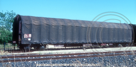 31 87 3544 131-9 SNCF Curtain bogie van @Aigues Mortes 91-05-26 © Paul Bartlett [w]