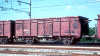 42 87 6072 220-3 SNCF 4 wheel mineral open @ Arles 91-05-19 © Paul Bartlett w