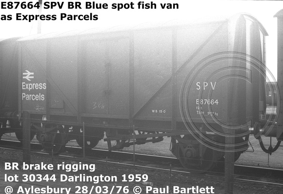 E87664 SPV  Express Parcels ex Blue spot fish van @ Aylesbury 76-03-28