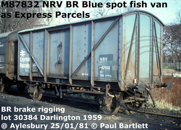 M87832 NRV  Express Parcels ex Blue spot fish van @ Aylesbury 81-01-25