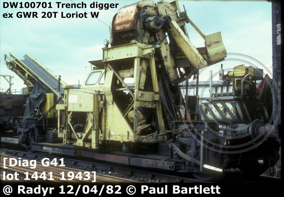 DW100701 Trench digger at Radyr 82-04-12 [2]