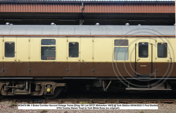 W35470 Mk 1 Brake Corridor Second Vintage Trains [Diag 181 Lot 30721 Wolverton 1963] @ York Station 2022-04-09 © Paul Bartlett [3w]